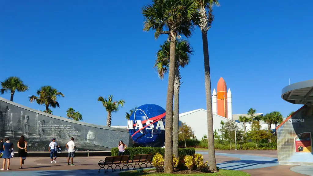 Does nasa still go to the moon?