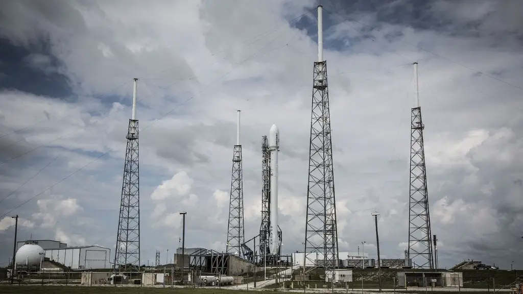 Did elon musk design the spacex rocket?